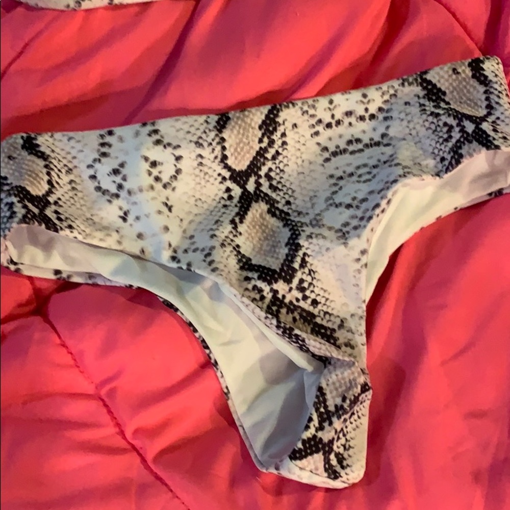 Bathing suit - Picture 3 of 5